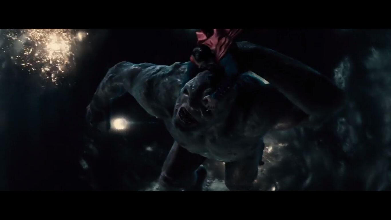 Leci w niego bomba nuklearna wysłana z Ziemi, którą ratuje od potwora.